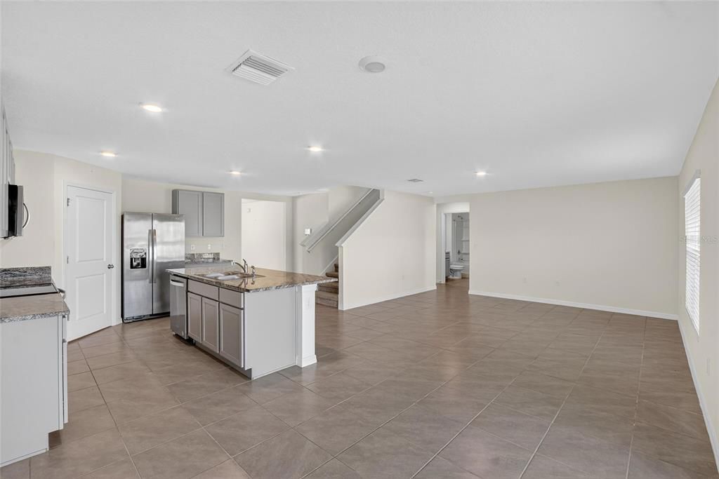 For Rent: $2,850 (5 beds, 3 baths, 2674 Square Feet)