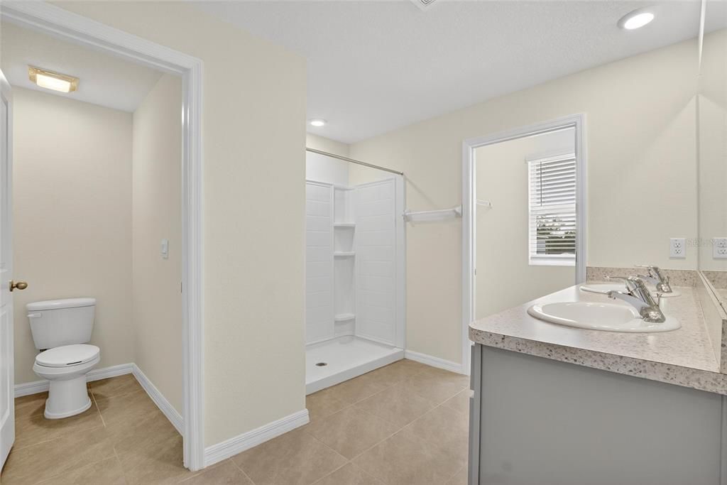 For Rent: $2,850 (5 beds, 3 baths, 2674 Square Feet)