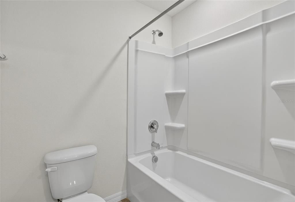 For Rent: $2,850 (5 beds, 3 baths, 2674 Square Feet)