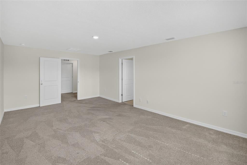 For Rent: $2,850 (5 beds, 3 baths, 2674 Square Feet)