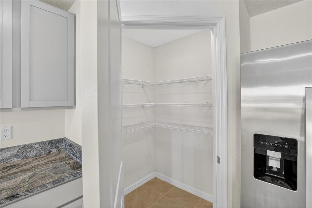 For Rent: $2,850 (5 beds, 3 baths, 2674 Square Feet)