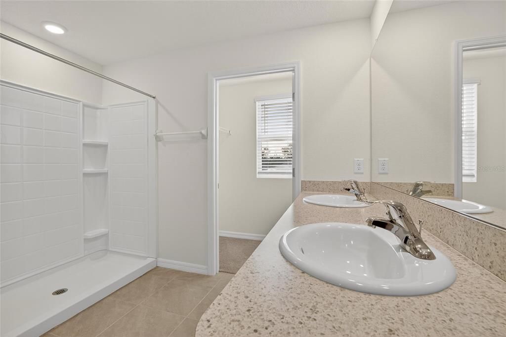 For Rent: $2,850 (5 beds, 3 baths, 2674 Square Feet)