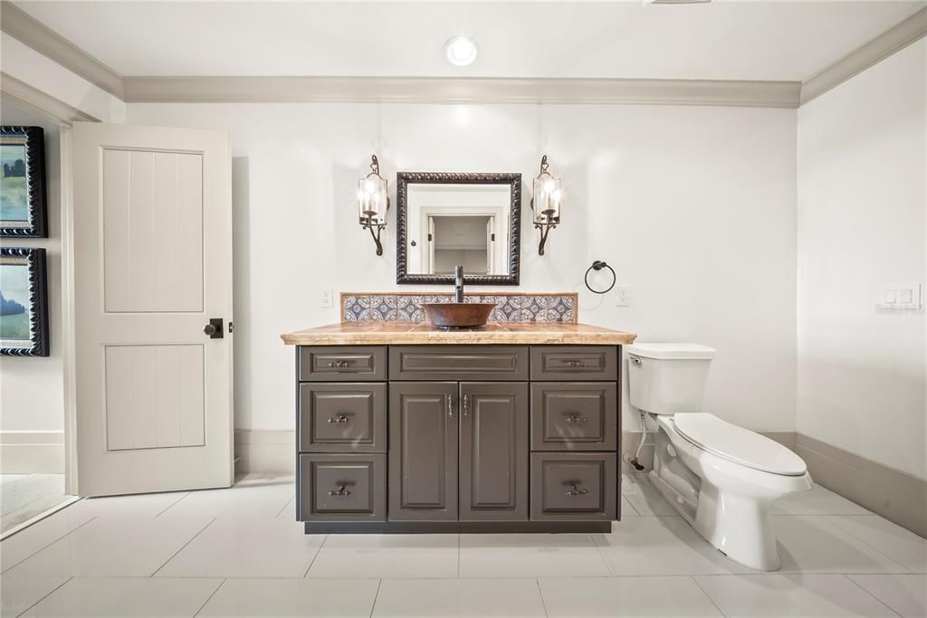 For Sale: $2,797,000 (5 beds, 4 baths, 5822 Square Feet)