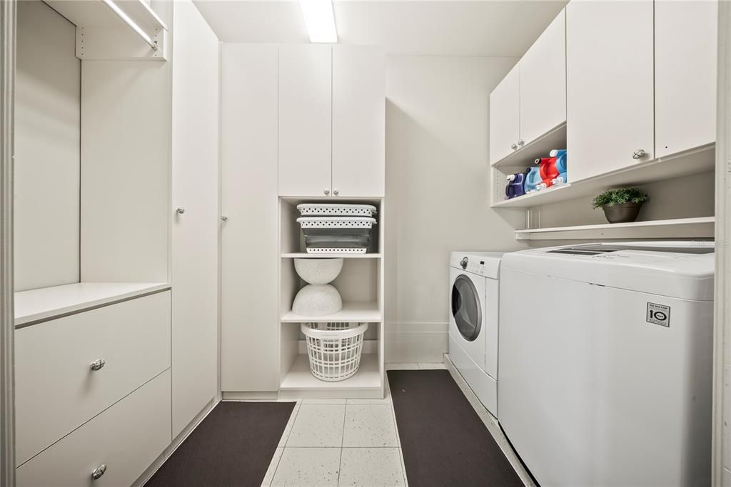 For Sale: $2,797,000 (5 beds, 4 baths, 5822 Square Feet)