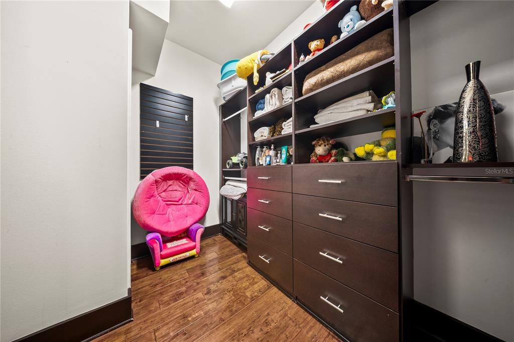 For Sale: $2,797,000 (5 beds, 4 baths, 5822 Square Feet)