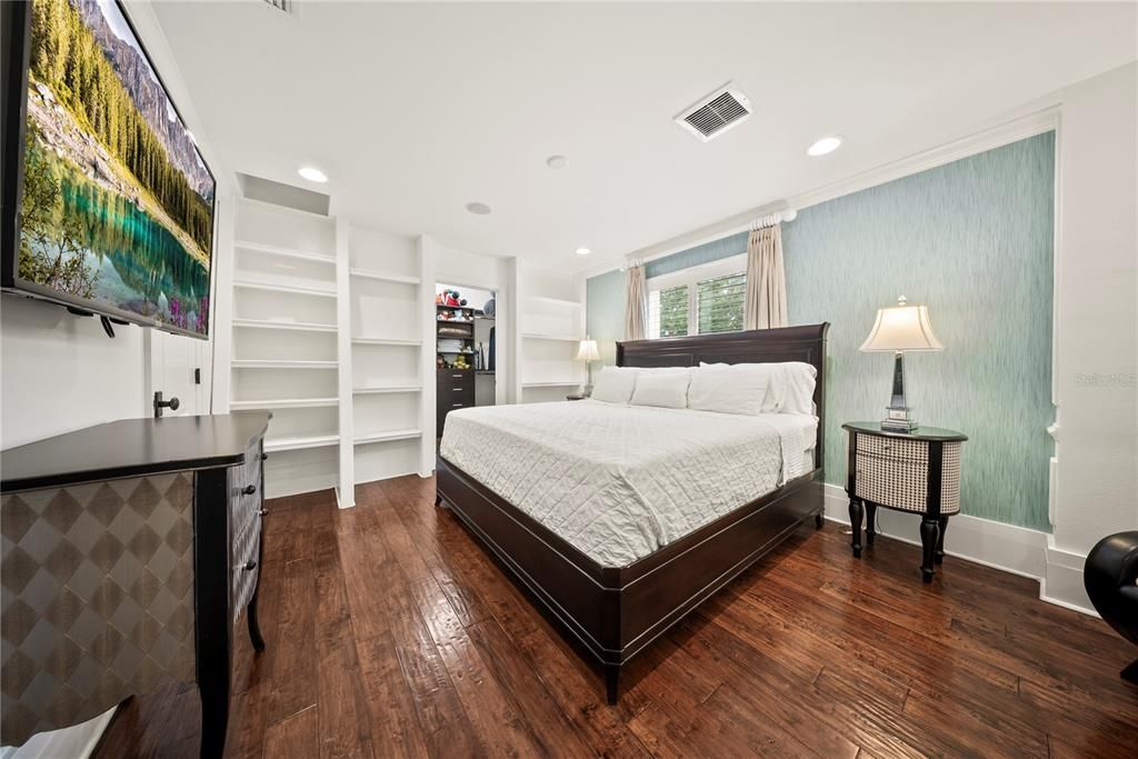 For Sale: $2,797,000 (5 beds, 4 baths, 5822 Square Feet)