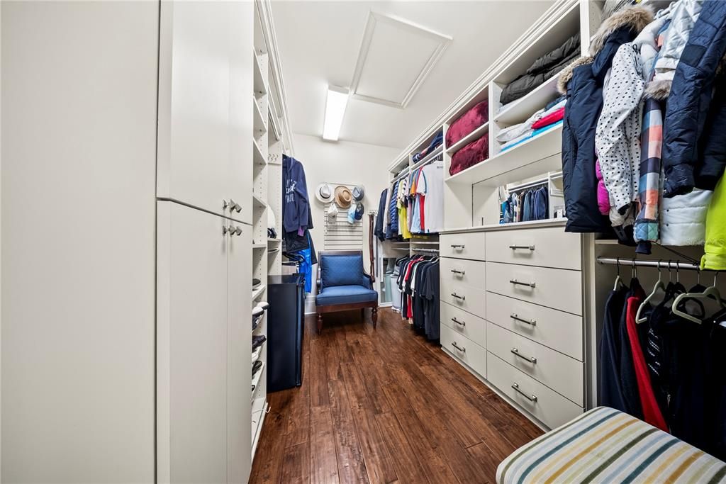 For Sale: $2,797,000 (5 beds, 4 baths, 5822 Square Feet)