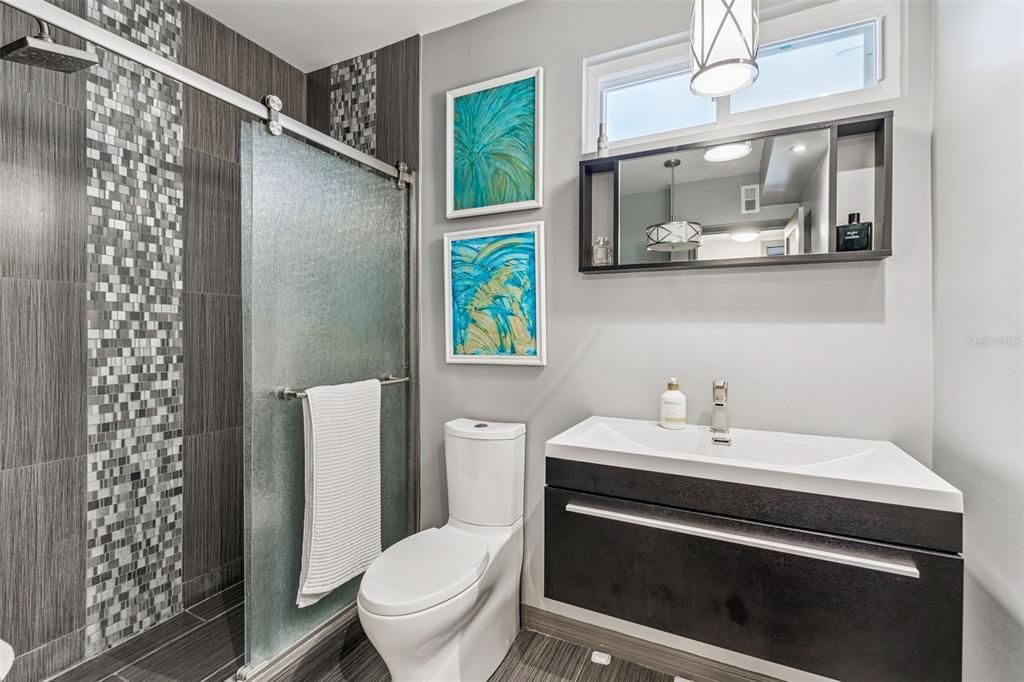 For Sale: $249,900 (1 beds, 1 baths, 715 Square Feet)