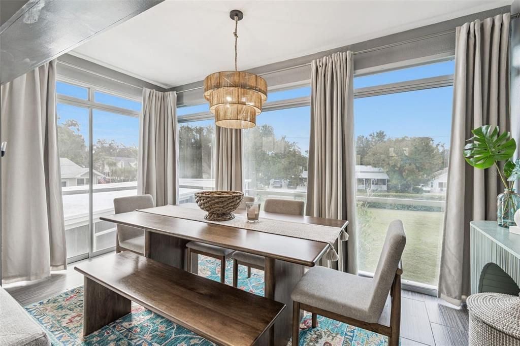 For Sale: $249,900 (1 beds, 1 baths, 715 Square Feet)