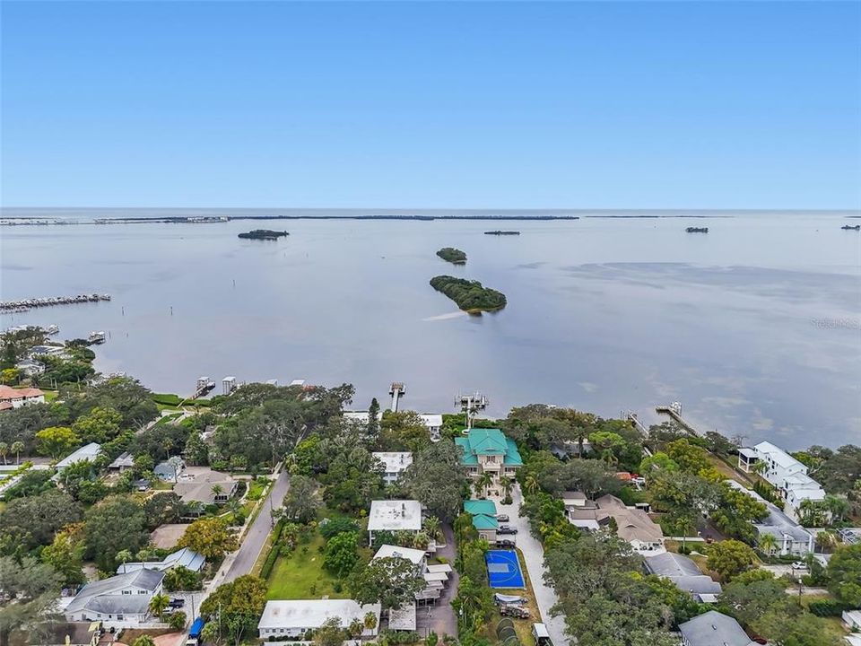 For Sale: $249,900 (1 beds, 1 baths, 715 Square Feet)