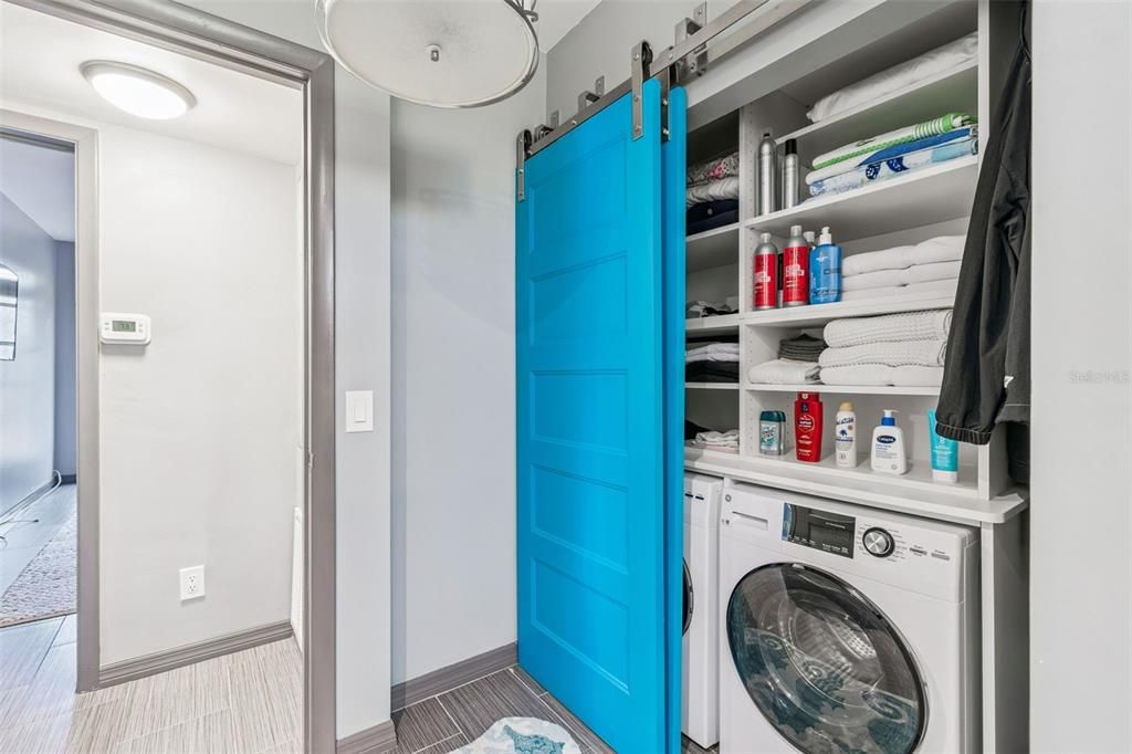 For Sale: $249,900 (1 beds, 1 baths, 715 Square Feet)