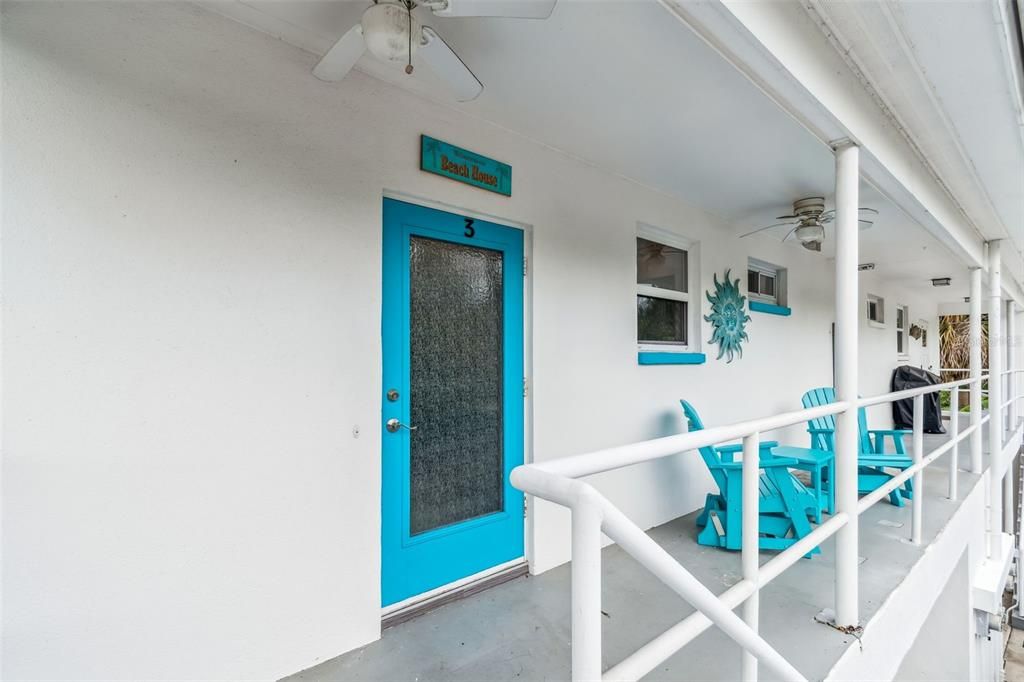 For Sale: $249,900 (1 beds, 1 baths, 715 Square Feet)