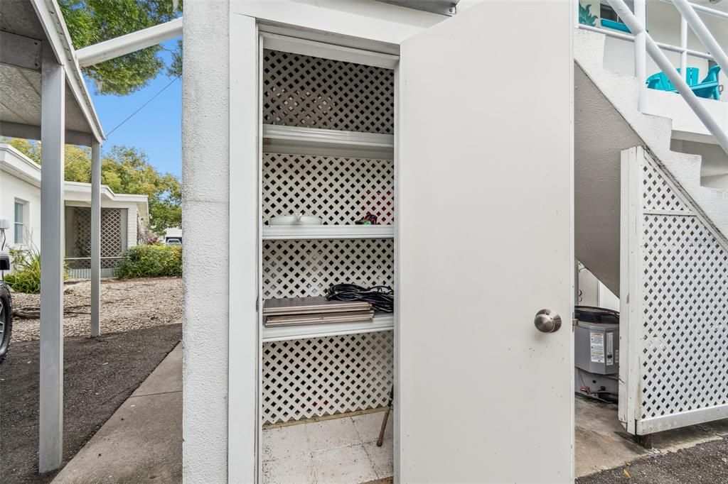 For Sale: $249,900 (1 beds, 1 baths, 715 Square Feet)