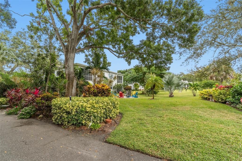 For Sale: $249,900 (1 beds, 1 baths, 715 Square Feet)