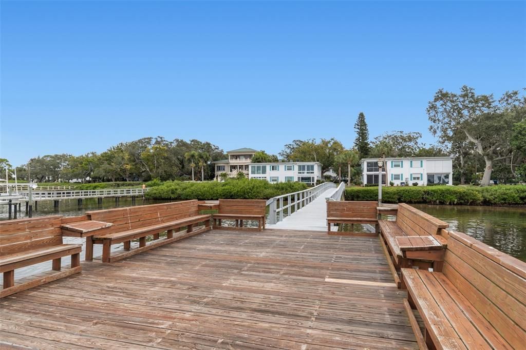 For Sale: $249,900 (1 beds, 1 baths, 715 Square Feet)