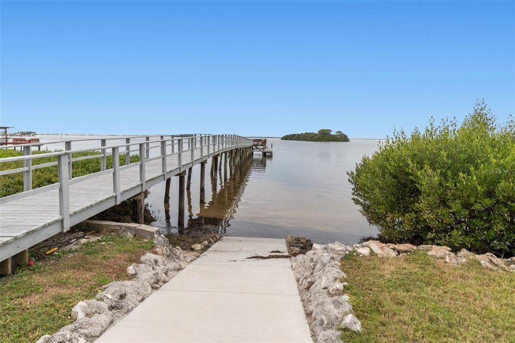 For Sale: $249,900 (1 beds, 1 baths, 715 Square Feet)