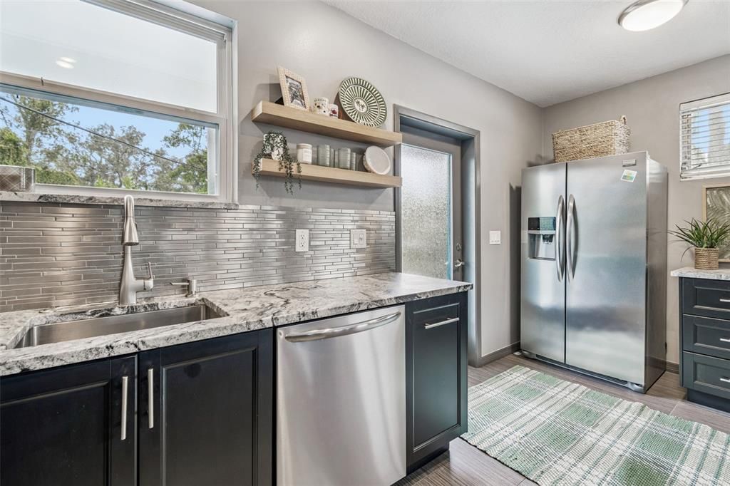 For Sale: $249,900 (1 beds, 1 baths, 715 Square Feet)