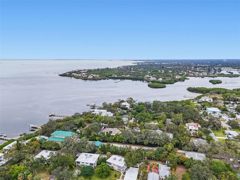 For Sale: $249,900 (1 beds, 1 baths, 715 Square Feet)