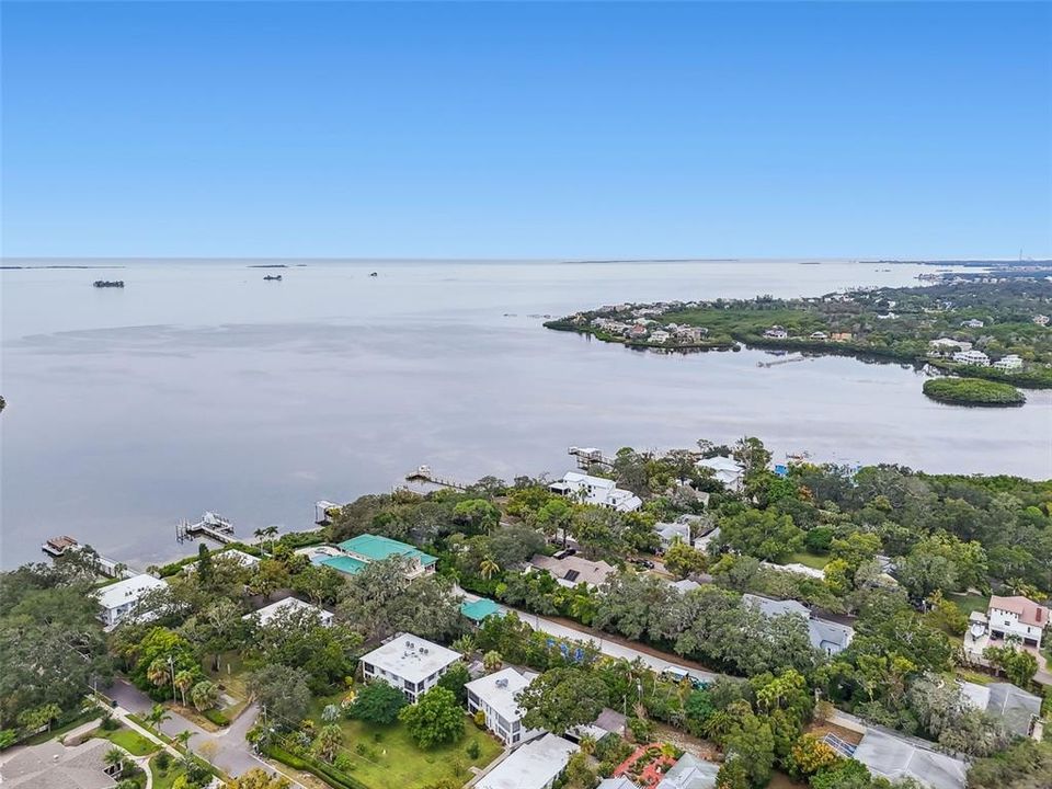 For Sale: $249,900 (1 beds, 1 baths, 715 Square Feet)