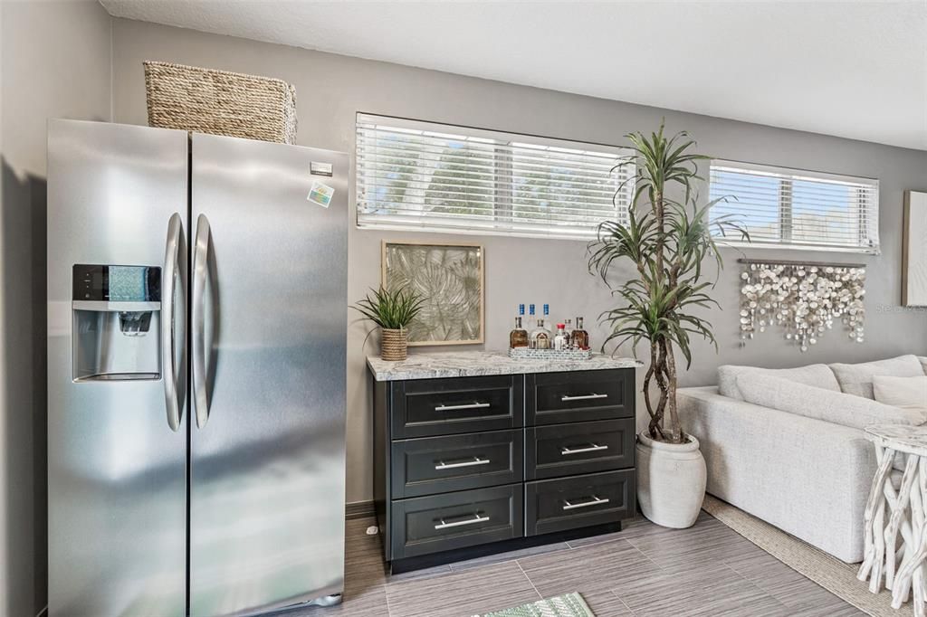 For Sale: $249,900 (1 beds, 1 baths, 715 Square Feet)