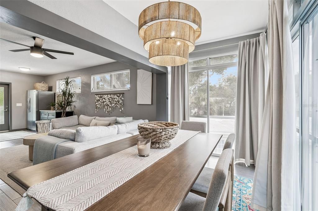 For Sale: $249,900 (1 beds, 1 baths, 715 Square Feet)