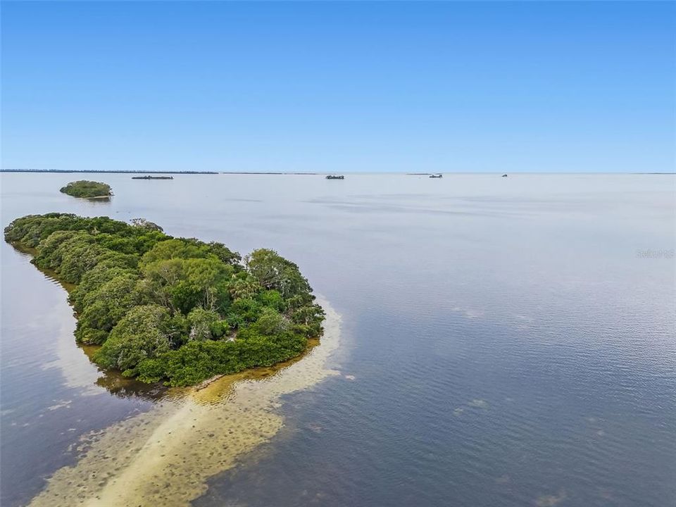 For Sale: $249,900 (1 beds, 1 baths, 715 Square Feet)