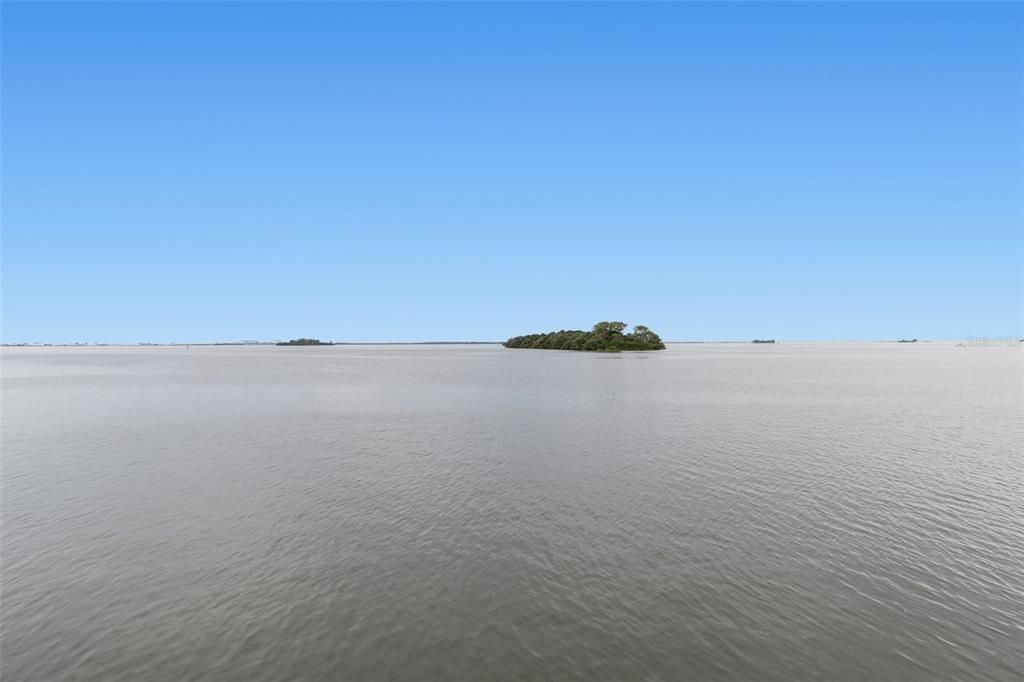 For Sale: $249,900 (1 beds, 1 baths, 715 Square Feet)