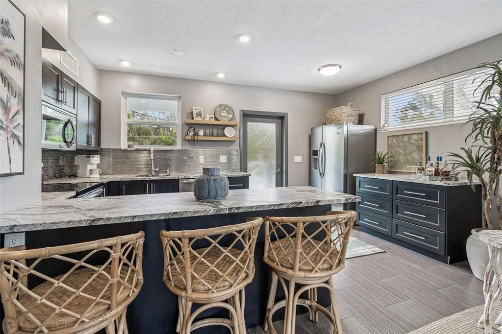 For Sale: $249,900 (1 beds, 1 baths, 715 Square Feet)