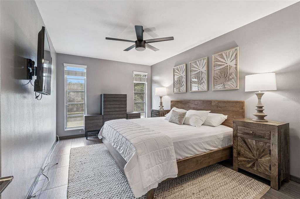 For Sale: $249,900 (1 beds, 1 baths, 715 Square Feet)