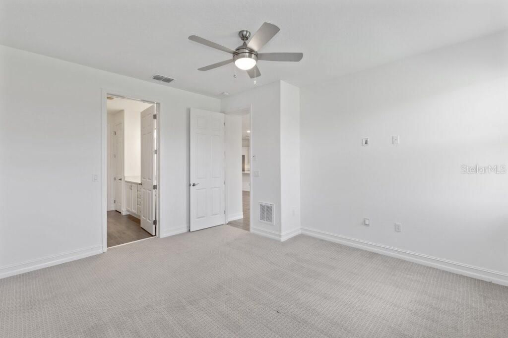 For Sale: $292,070 (2 beds, 2 baths, 1722 Square Feet)