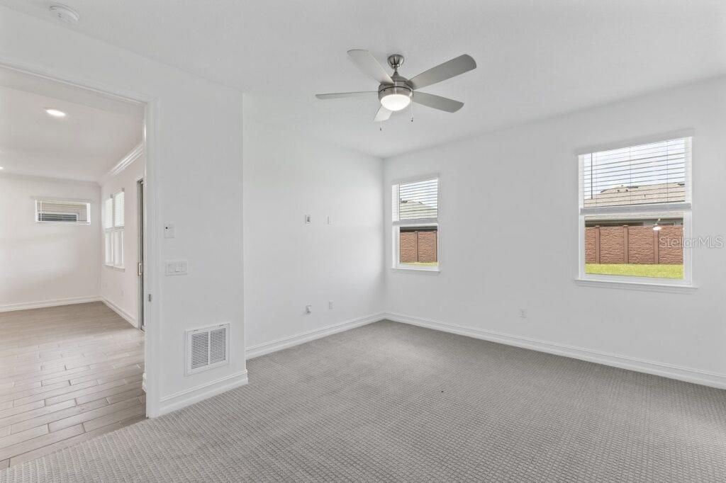 For Sale: $292,070 (2 beds, 2 baths, 1722 Square Feet)