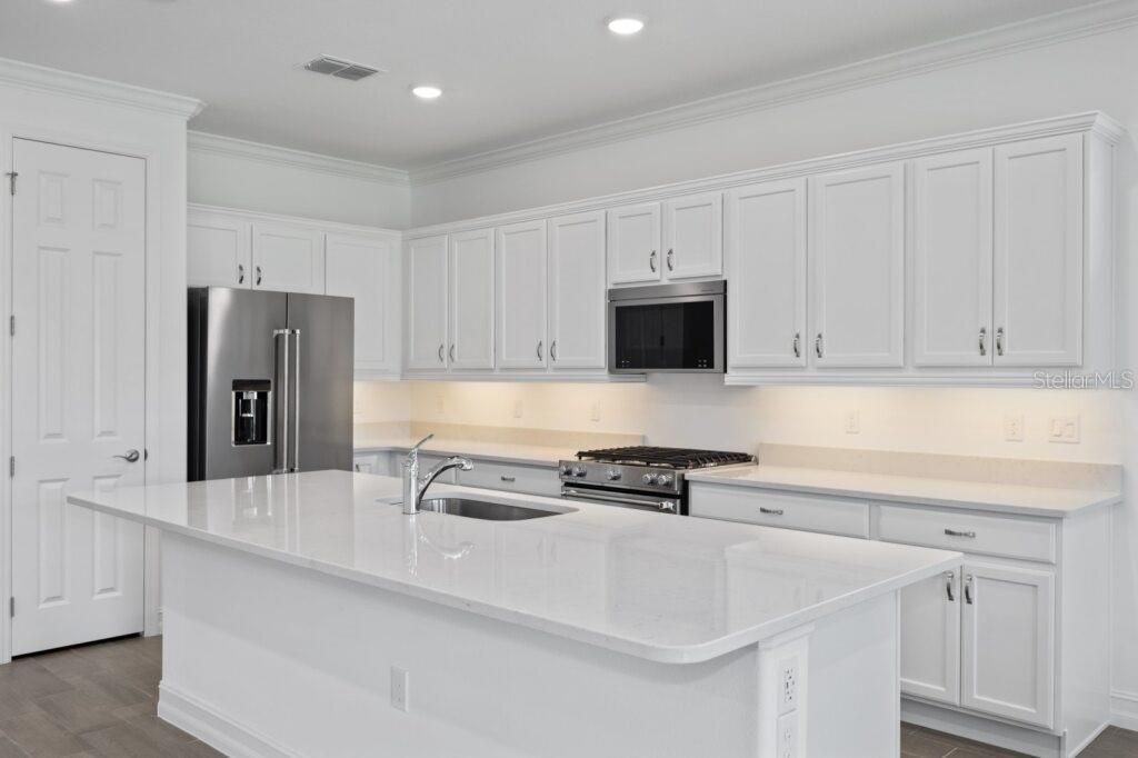 For Sale: $292,070 (2 beds, 2 baths, 1722 Square Feet)