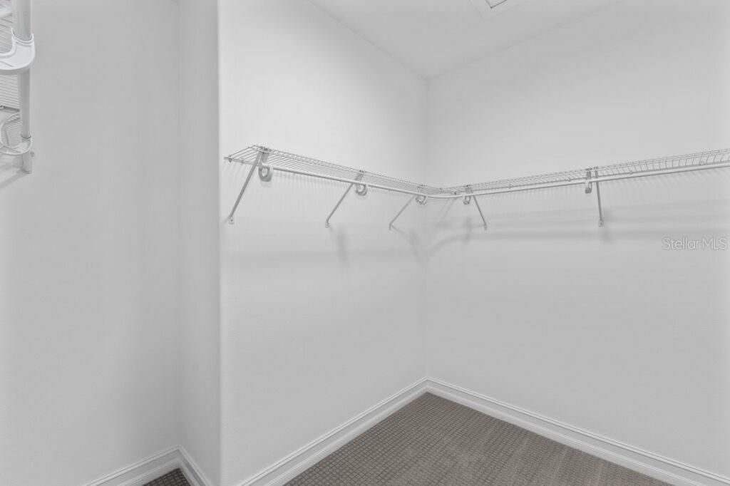 For Sale: $292,070 (2 beds, 2 baths, 1722 Square Feet)