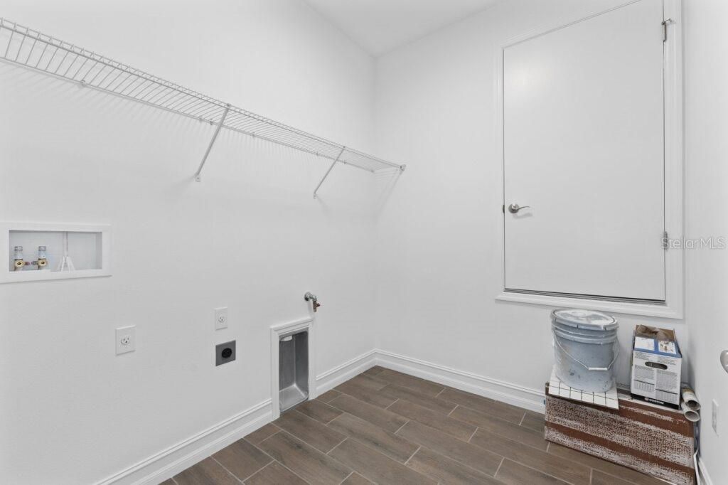 For Sale: $292,070 (2 beds, 2 baths, 1722 Square Feet)