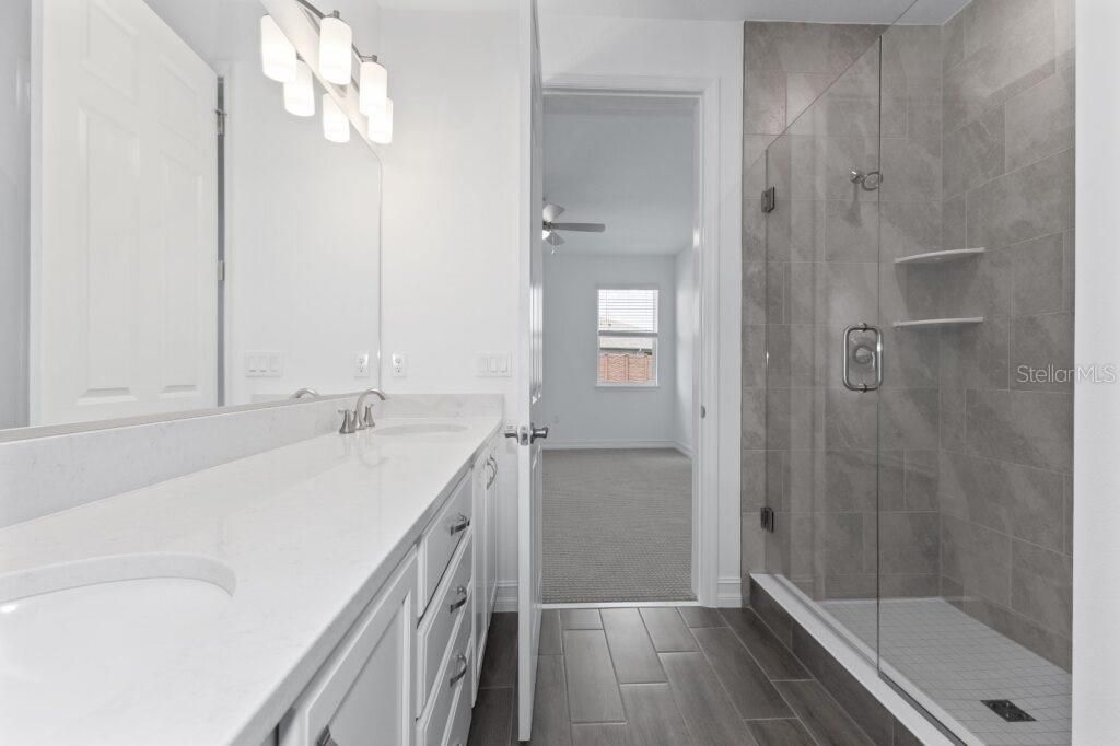 For Sale: $292,070 (2 beds, 2 baths, 1722 Square Feet)