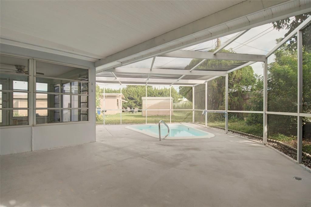 На продажу: $245,000 (2 спален, 2 ванн, 968 Квадратных фут)