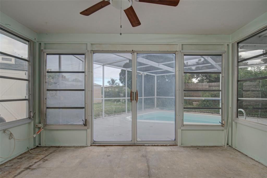 На продажу: $245,000 (2 спален, 2 ванн, 968 Квадратных фут)