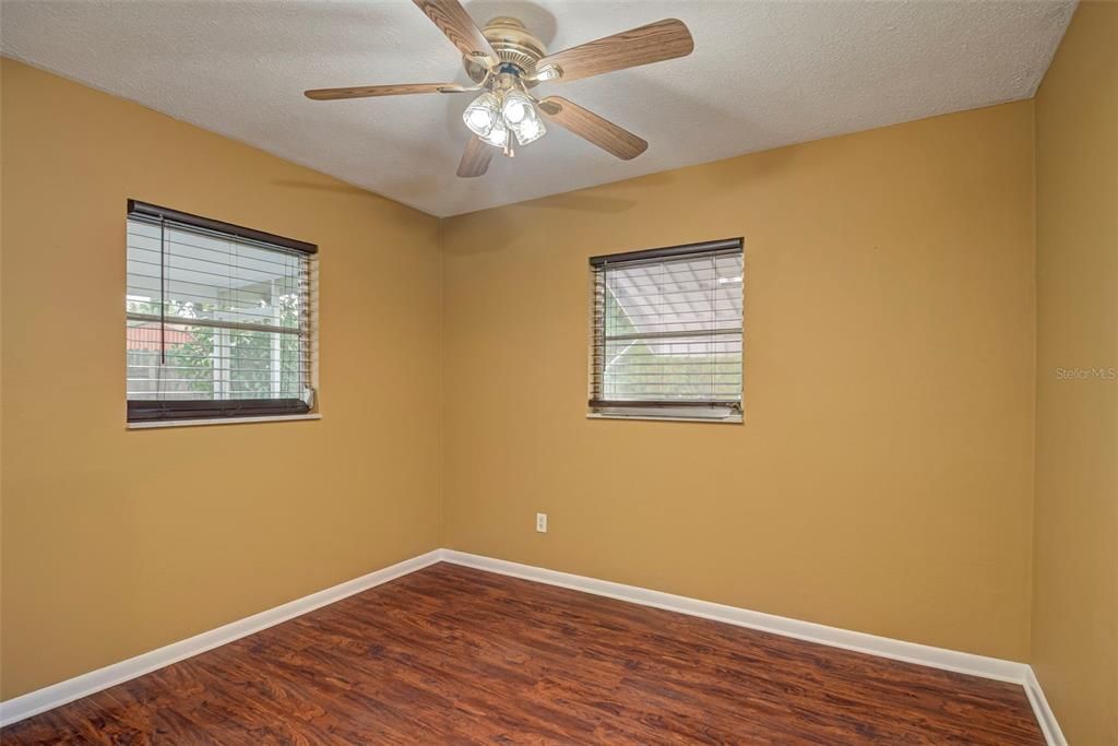 На продажу: $245,000 (2 спален, 2 ванн, 968 Квадратных фут)