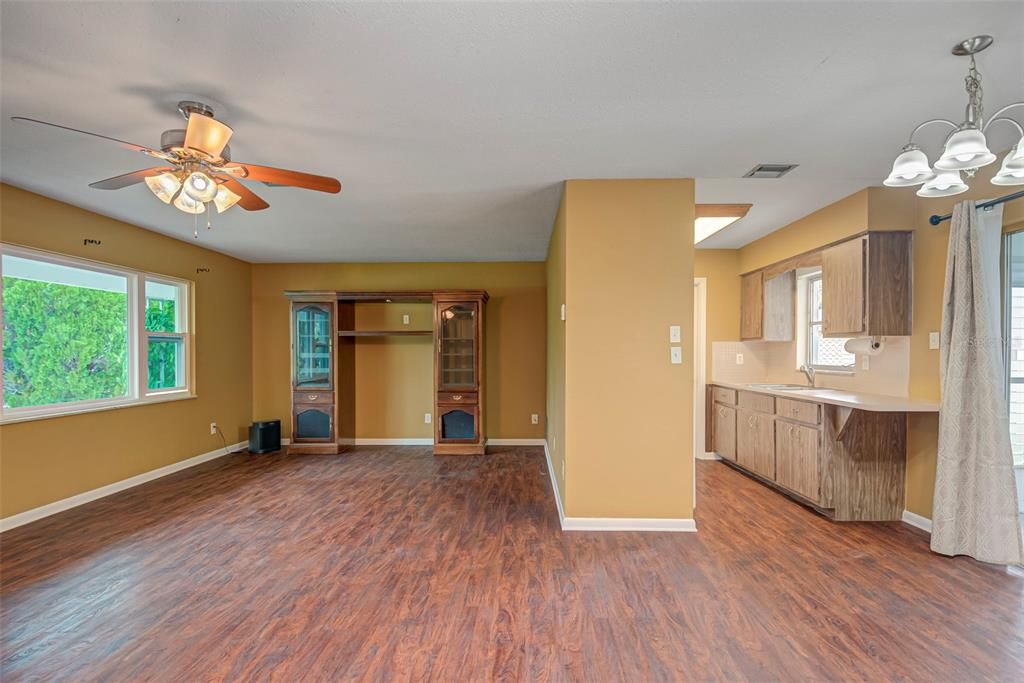 На продажу: $245,000 (2 спален, 2 ванн, 968 Квадратных фут)