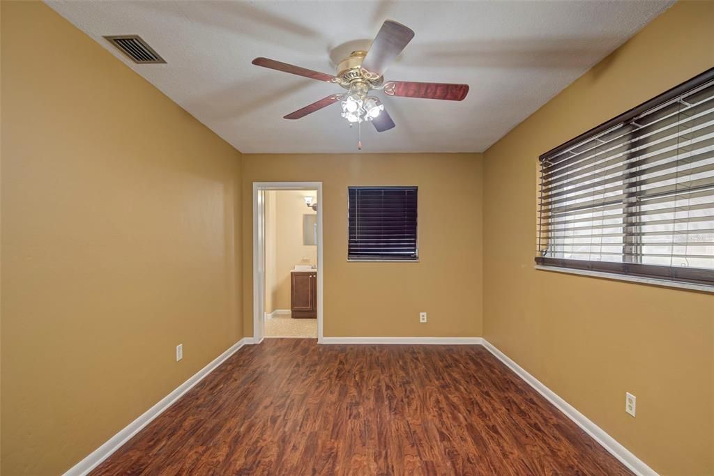 На продажу: $245,000 (2 спален, 2 ванн, 968 Квадратных фут)