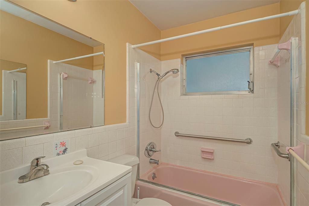 На продажу: $245,000 (2 спален, 2 ванн, 968 Квадратных фут)