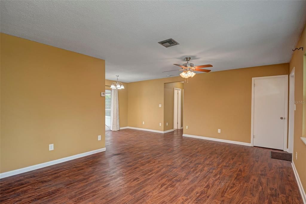 На продажу: $245,000 (2 спален, 2 ванн, 968 Квадратных фут)