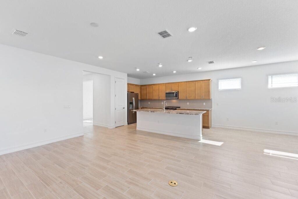 For Sale: $294,440 (2 beds, 2 baths, 1722 Square Feet)