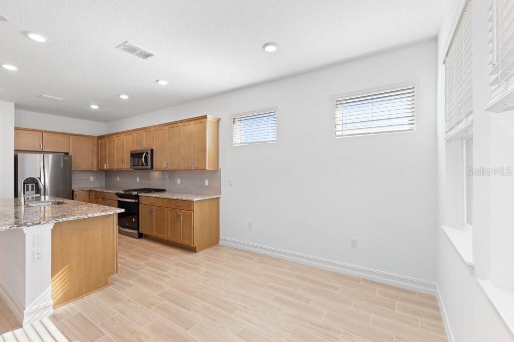 For Sale: $294,440 (2 beds, 2 baths, 1722 Square Feet)