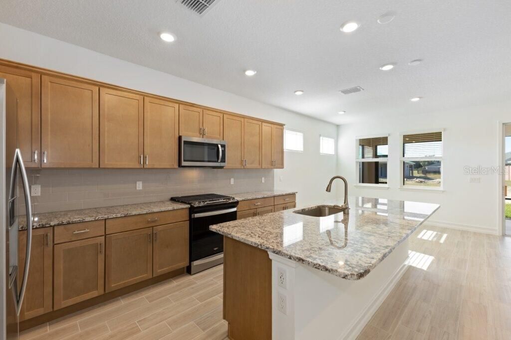 For Sale: $294,440 (2 beds, 2 baths, 1722 Square Feet)