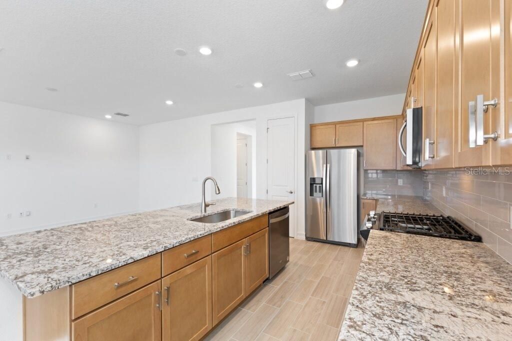 For Sale: $294,440 (2 beds, 2 baths, 1722 Square Feet)