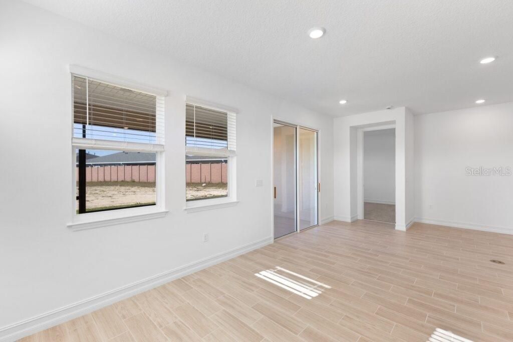 For Sale: $294,440 (2 beds, 2 baths, 1722 Square Feet)