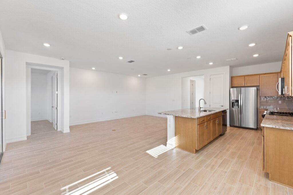 For Sale: $294,440 (2 beds, 2 baths, 1722 Square Feet)