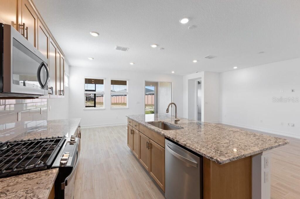 For Sale: $294,440 (2 beds, 2 baths, 1722 Square Feet)