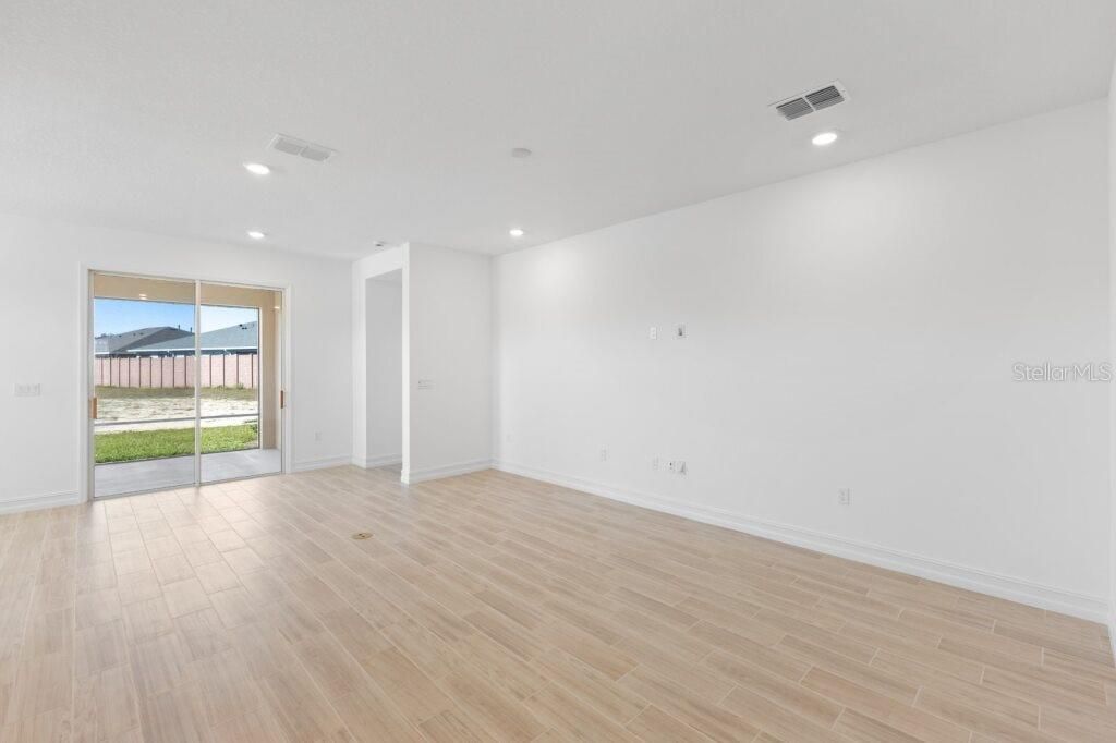 For Sale: $294,440 (2 beds, 2 baths, 1722 Square Feet)